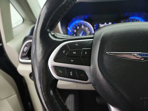 Used 2019 Chrysler Pacifica Touring-L FWD image 20