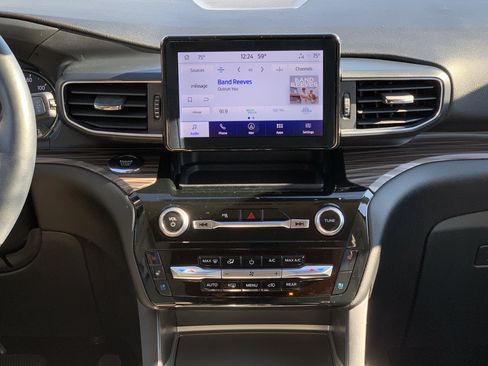 Used 2023 Ford Explorer Limited w/ Equipment Group 301A image 31