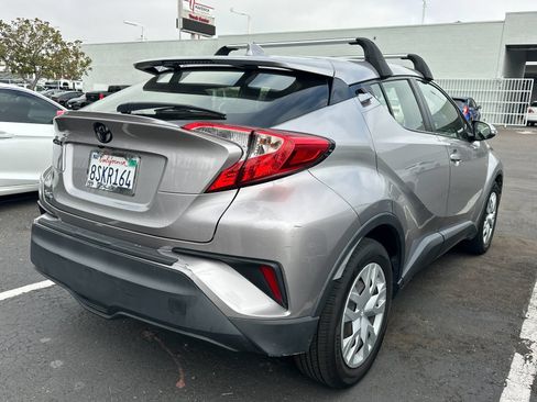 Used 2020 Toyota C-HR LE FWD image 3