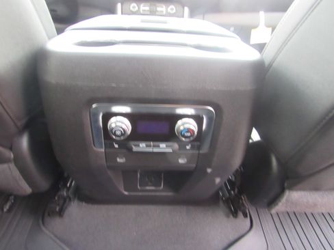 Used 2024 GMC Yukon XL SLT w/ SLT Luxury Package AWD/4WD image 24