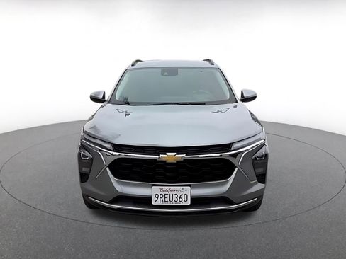 Used 2025 Chevrolet Trax LT image 4