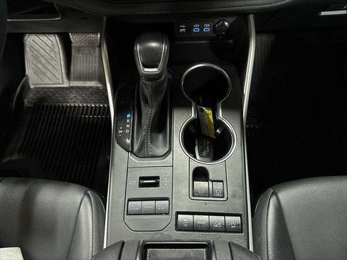 Certified 2022 Toyota Highlander XLE image 32