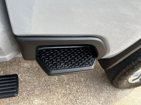 Used 2024 Chevrolet Silverado 2500 Custom w/ Custom Value Package image 33