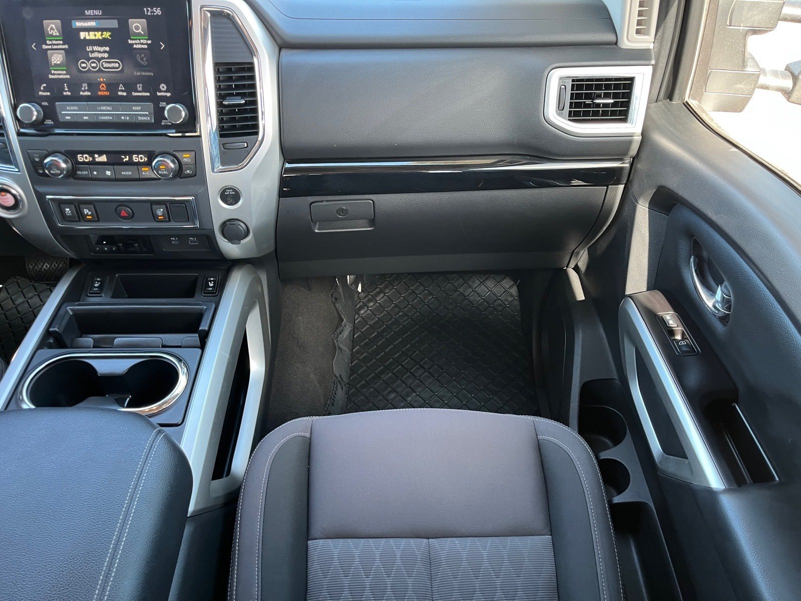Used 2020 Nissan Titan SV w/ SV Convenience Package RWD image 15
