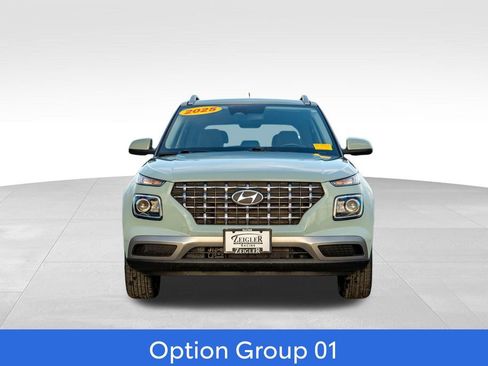Used 2025 Hyundai Venue SEL image 2
