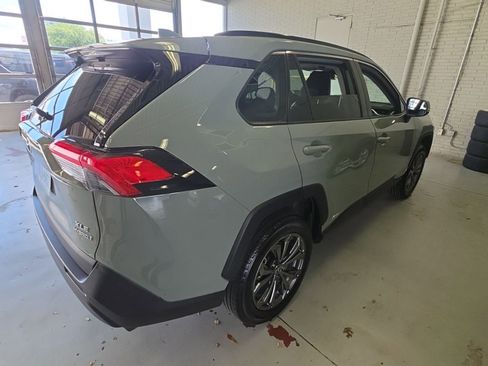 Used 2022 Toyota RAV4 XLE Premium AWD/4WD image 4