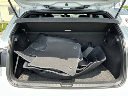 Used 2022 Volkswagen Golf R AWD/4WD image 19