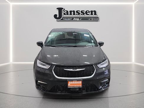 New 2026 Chrysler Pacifica Select image 6