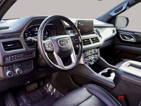 Used 2022 GMC Yukon XL SLT w/ SLT Premium Package image 17