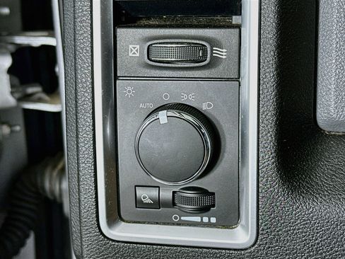 Used 2020 RAM 1500 Classic SLT w/ Luxury Group RWD image 17