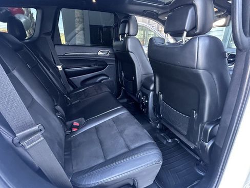 Used 2018 Jeep Grand Cherokee Altitude image 19