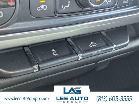 Used 2018 Chevrolet Silverado 1500 LT w/ LT Eassist Package AWD/4WD image 20