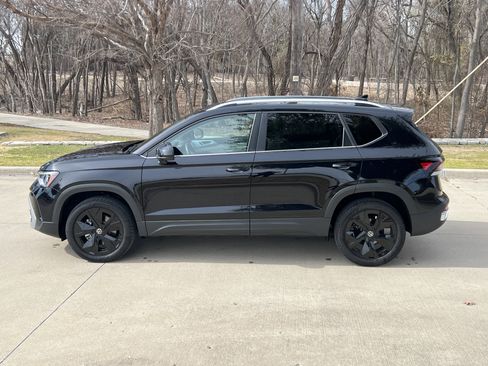 Certified 2025 Volkswagen Taos SE w/ Panoramic Sunroof Package image 7
