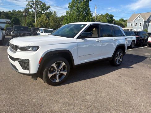 New 2026 Jeep Grand Cherokee Limited AWD/4WD image 4