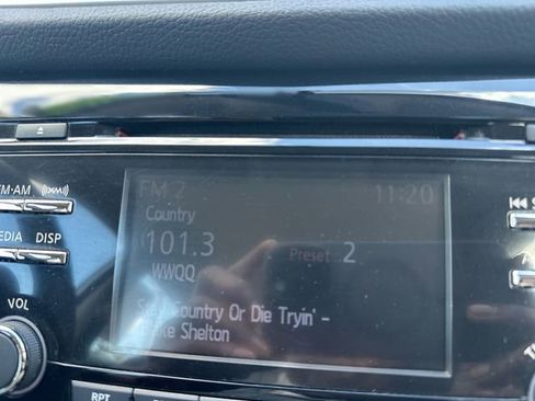 Used 2016 Nissan Rogue S image 17