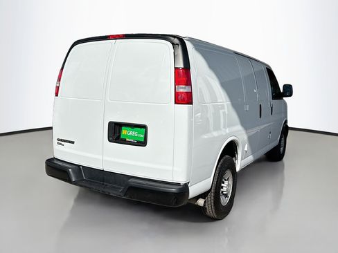 Used 2022 Chevrolet Express 2500 image 10
