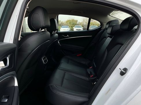 Used 2025 Genesis G70 2.5T image 12