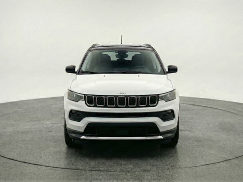 Used 2025 Jeep Compass Limited AWD/4WD image 2