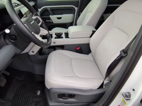 Used 2025 Land Rover Defender 110 X-Dynamic SE image 16