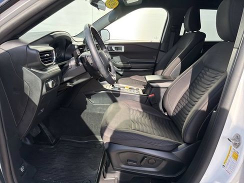 Used 2020 Ford Explorer XLT w/ Comfort Package AWD/4WD image 15