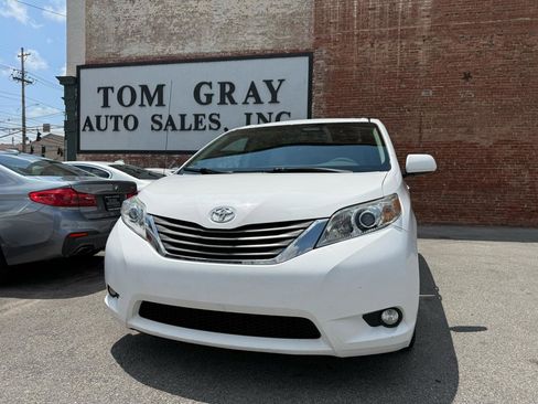 Used 2012 Toyota Sienna XLE w/ Entertainment Pkg FWD image 1