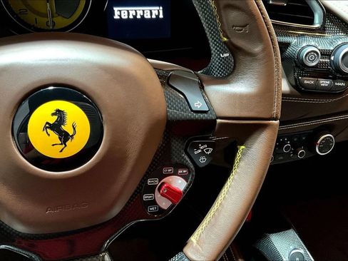 Used 2018 Ferrari 488 GTB RWD image 12