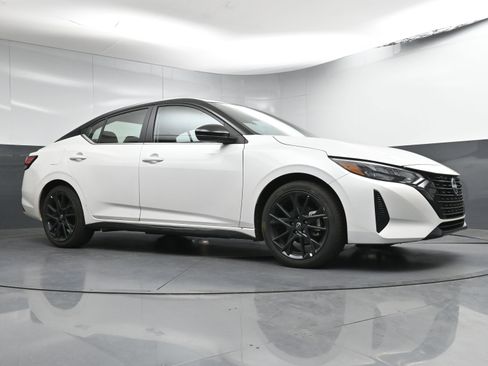 Certified 2025 Nissan Sentra SR w/ Midnight Edition image 23