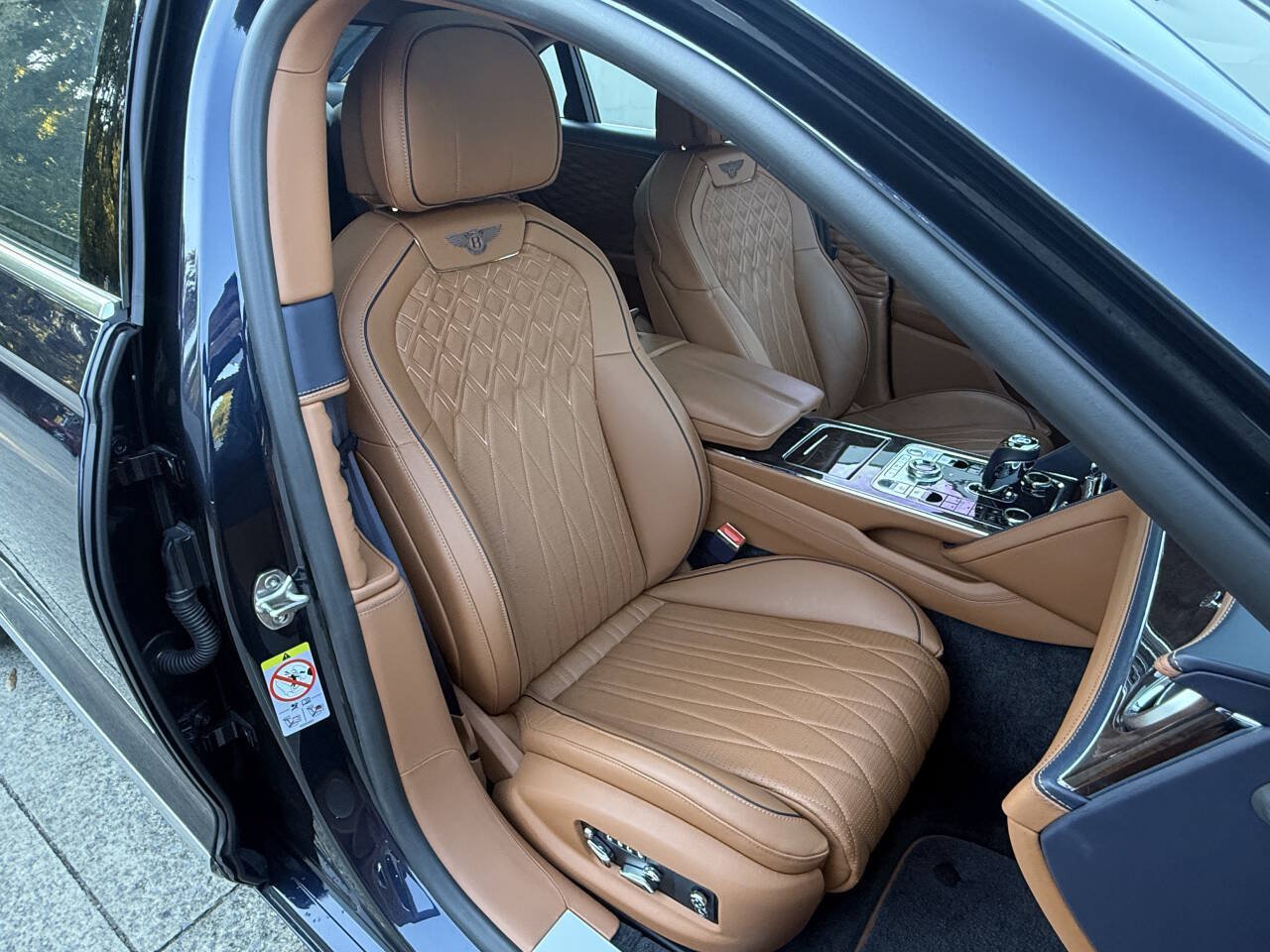 Used 2022 Bentley Flying Spur V8 AWD/4WD image 16
