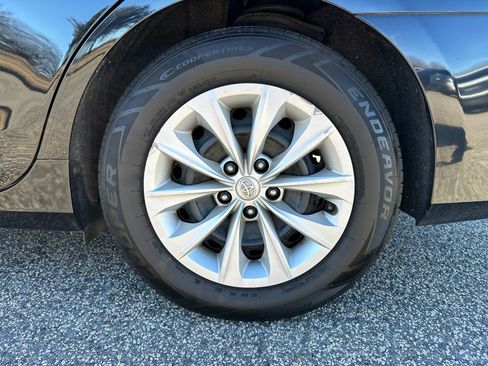 Used 2017 Toyota Camry SE image 19