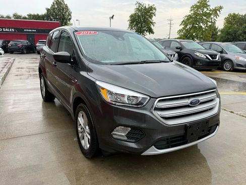 Used 2019 Ford Escape SE image 2