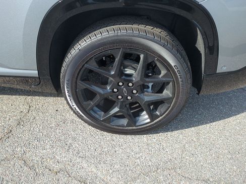 New 2026 Chevrolet Traverse RS w/ LPO, Floor Liner Package FWD image 9