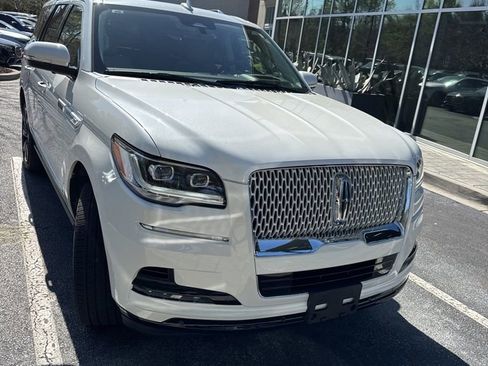 Used 2024 Lincoln Navigator Reserve image 2