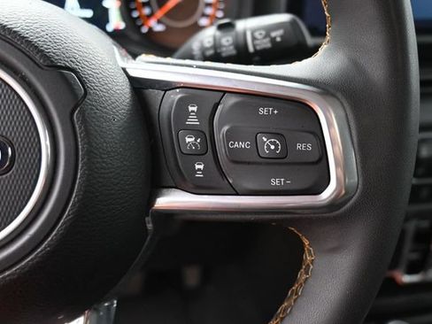 Used 2025 Jeep Wrangler Unlimited Sahara AWD/4WD image 21