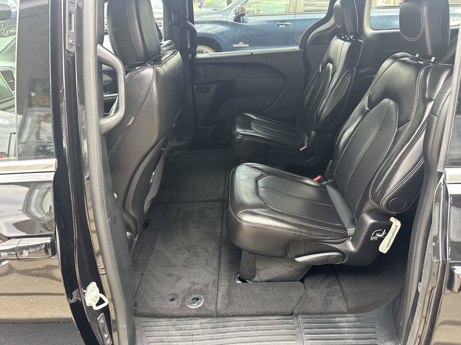 Used 2025 Chrysler Pacifica Select FWD image 28