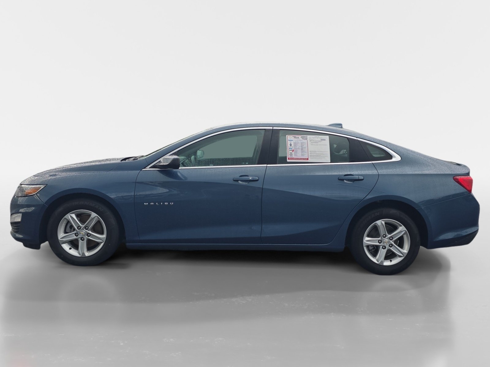 Used 2024 Chevrolet Malibu LT FWD image 2