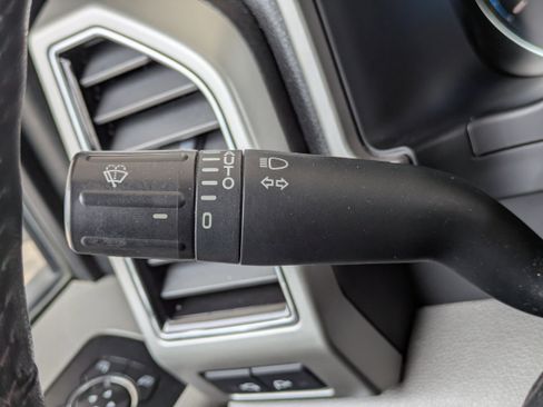 Used 2018 Ford F150 Lariat w/ Equipment Group 502A Luxury AWD/4WD image 18