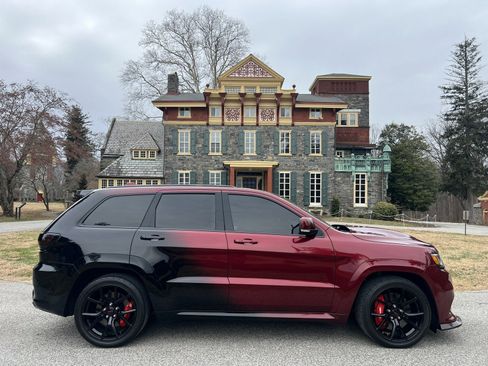 Used 2018 Jeep Grand Cherokee SRT image 12