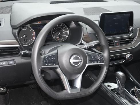 Used 2023 Nissan Altima 2.5 SV image 8