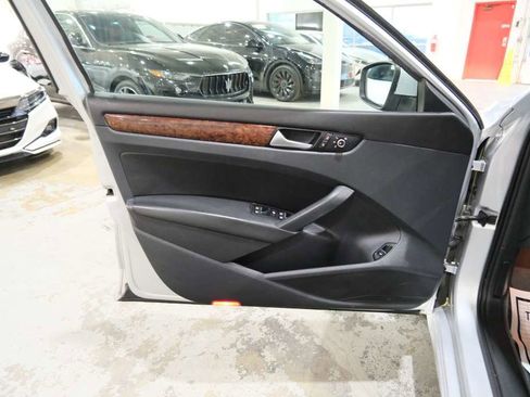 Used 2013 Volkswagen Passat 3.6 SEL Premium FWD image 17