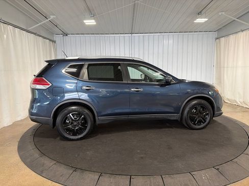 Used 2016 Nissan Rogue S w/ Appearance Package AWD/4WD image 10
