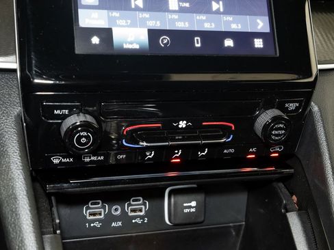 Used 2024 Jeep Grand Cherokee Laredo AWD/4WD image 18