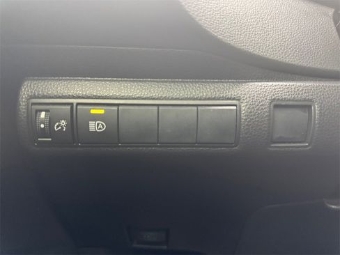 Used 2021 Toyota Corolla LE image 23