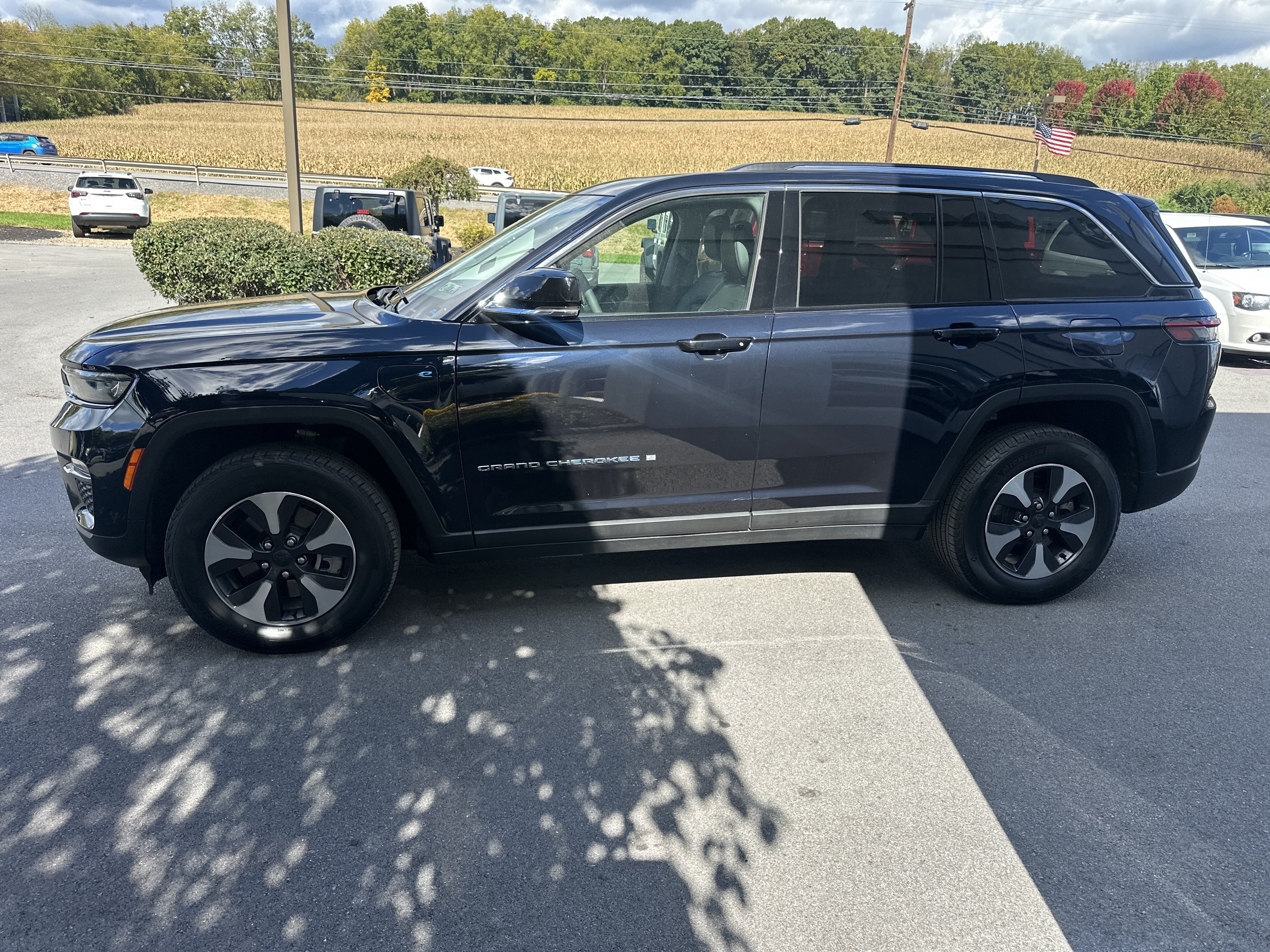 Used 2024 Jeep Grand Cherokee Limited 4xe AWD/4WD image 7