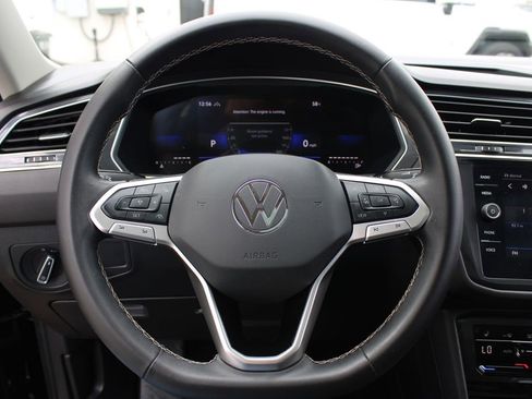 Certified 2024 Volkswagen Tiguan SE w/ Panoramic Sunroof Package AWD/4WD image 11