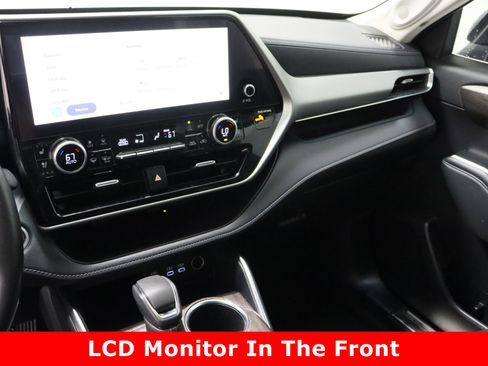 Used 2023 Toyota Highlander Platinum image 16
