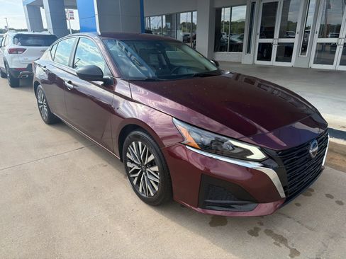 Used 2025 Nissan Altima 2.5 SV FWD image 9