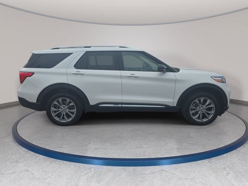 Used 2022 Ford Explorer Limited w/ Equipment Group 301A AWD/4WD image 4