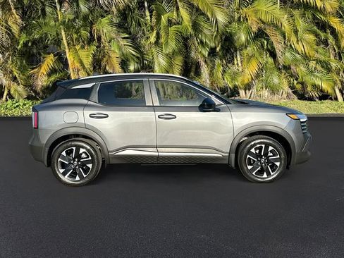 Used 2025 Nissan Kicks SV w/ SV Premium Package image 4