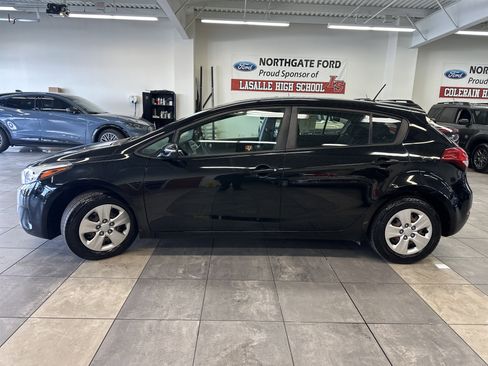 Used 2017 Kia Forte LX image 14