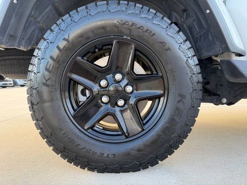 Used 2021 Jeep Gladiator Sport image 28